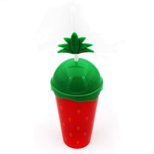 Vaso con sorbito con diseño frutilla